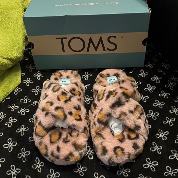 toms leopard print slippers